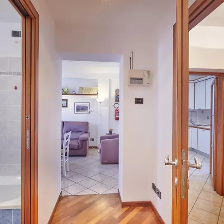 A Step From The 度假居 *