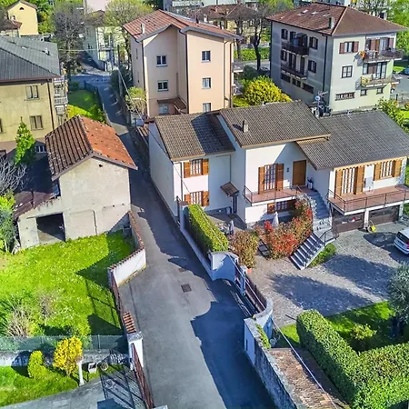 度假居 A Step From The