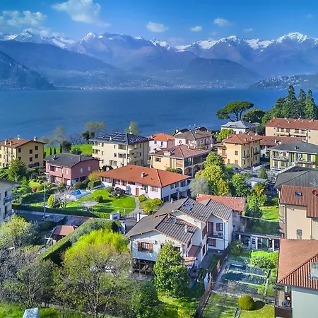 A Step From The 度假居 *