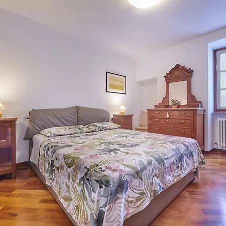 A Step From The 度假居 *